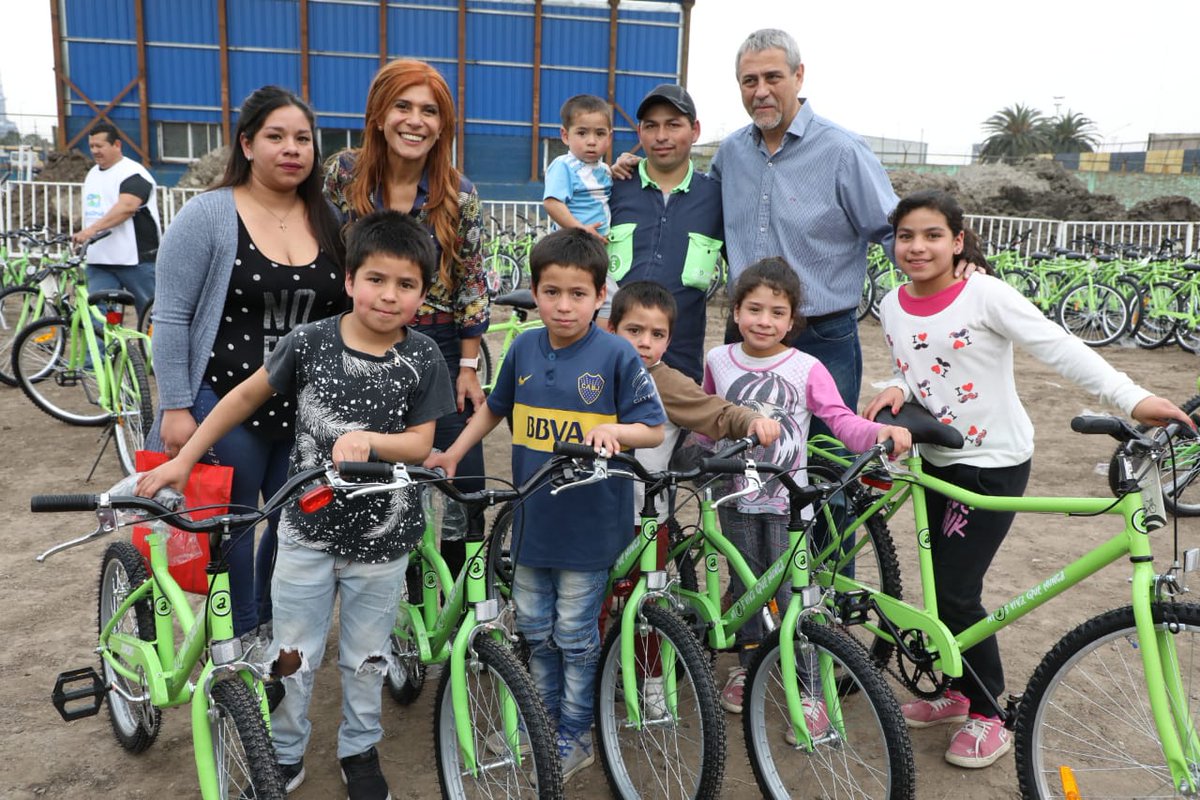 Mil estudiantes de escuelas primarias públicas de Dock Sud recibieron sus bicicletas