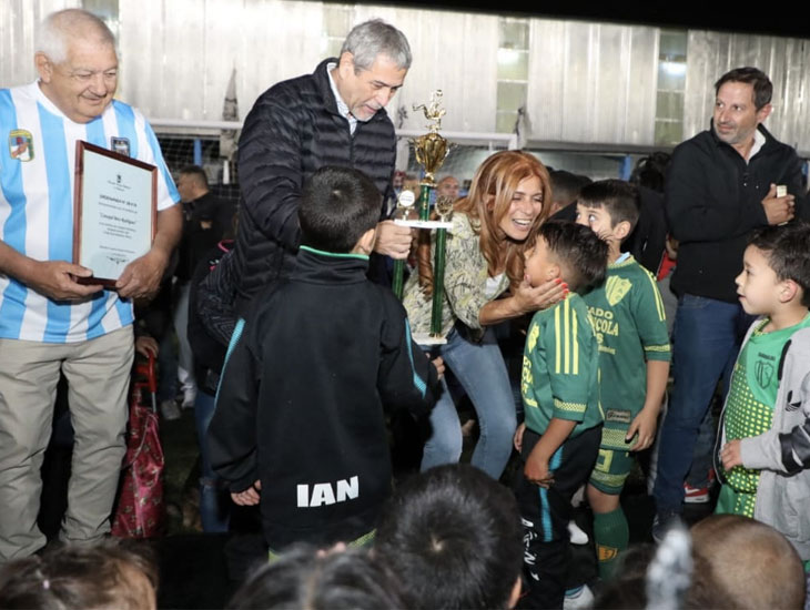 El Municipio construyó una cancha de césped sintético en el Club Real Buenos Aires