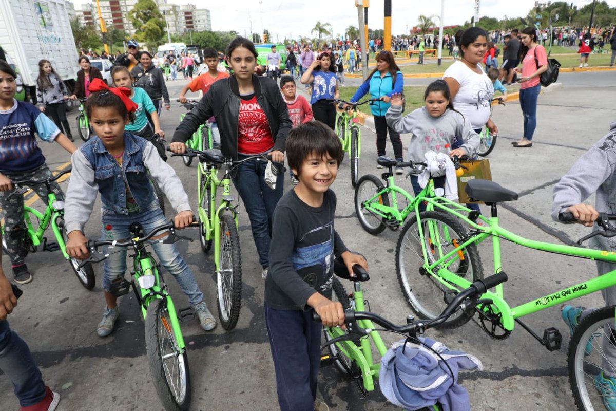 Casi 5 mil chicas y chicos recibieron sus primeras bicis en Área X