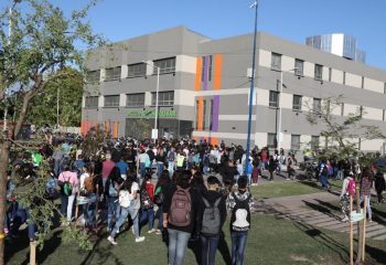 Ferraresi inauguró el edificio de la Escuela Secundaria “Simón Bolívar”, en Sarandí