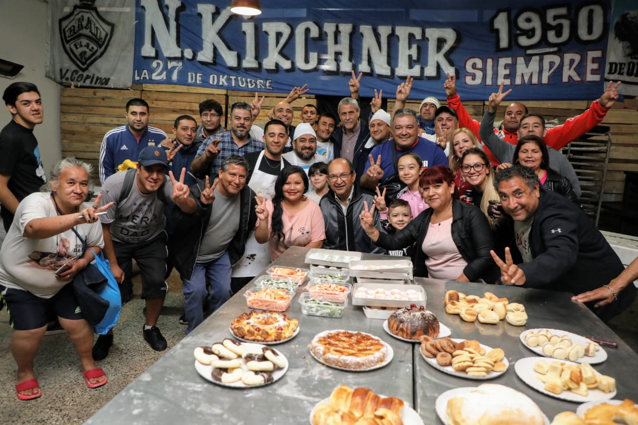 Ferraresi visitó “Pan Social” la panadería donde se capacitan jóvenes y adultos de Villa Corina
