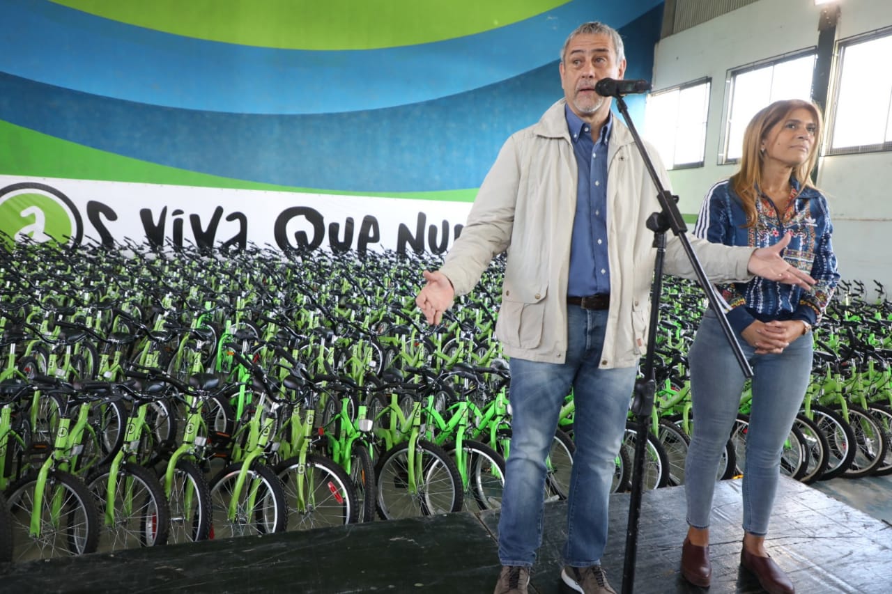 Más de 500 niñxs de primer grado de escuelas públicas de Avellaneda recibieron sus bicicletas