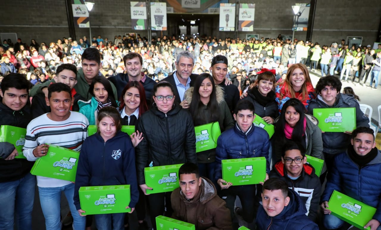 Avellaneda Conectada: 10 mil alumnos de las escuelas públicas tienen sus tablets