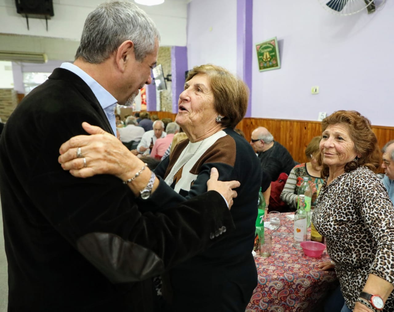 Ferraresi visitó tres centros de jubilados y anunció que el Municipio seguirá con la mejora de sus sedes