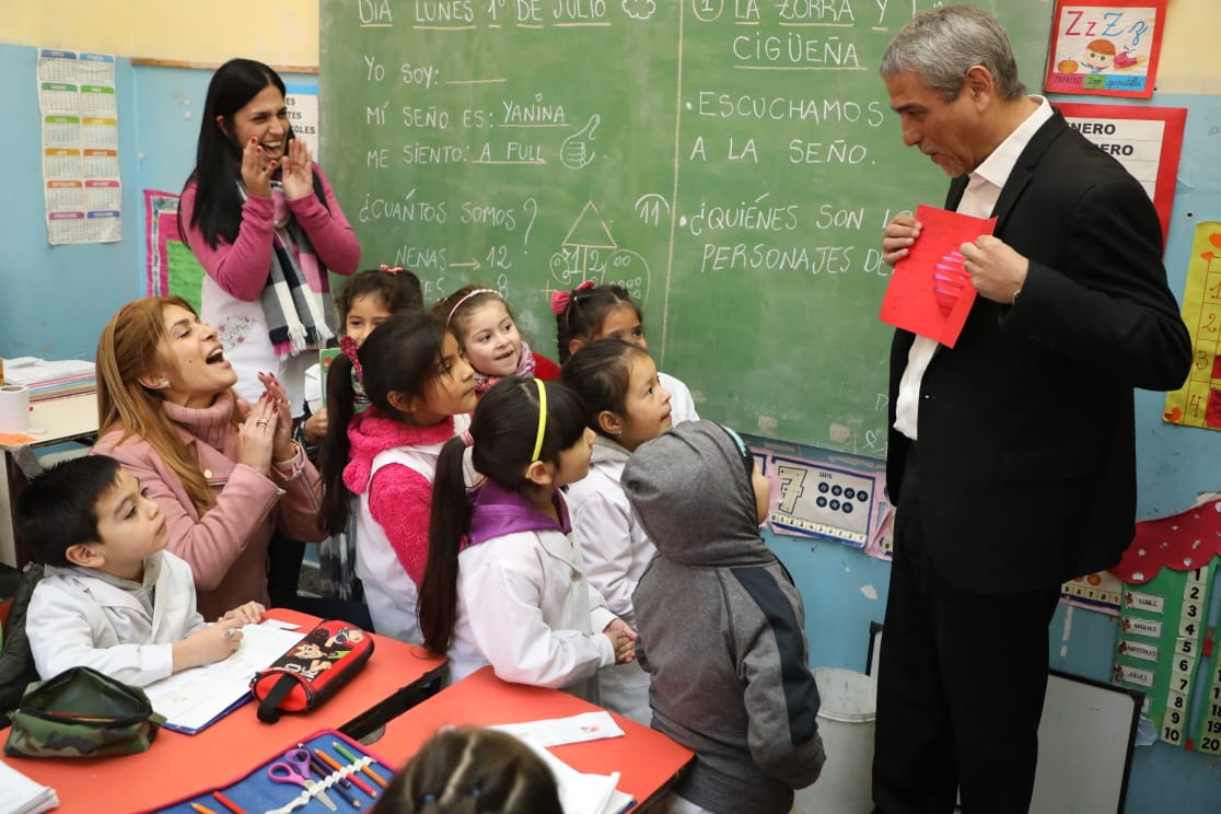 «Avellaneda Te Veo Bien»: el Municipio entregó nuevos anteojos a chicos de escuelas públicas primarias