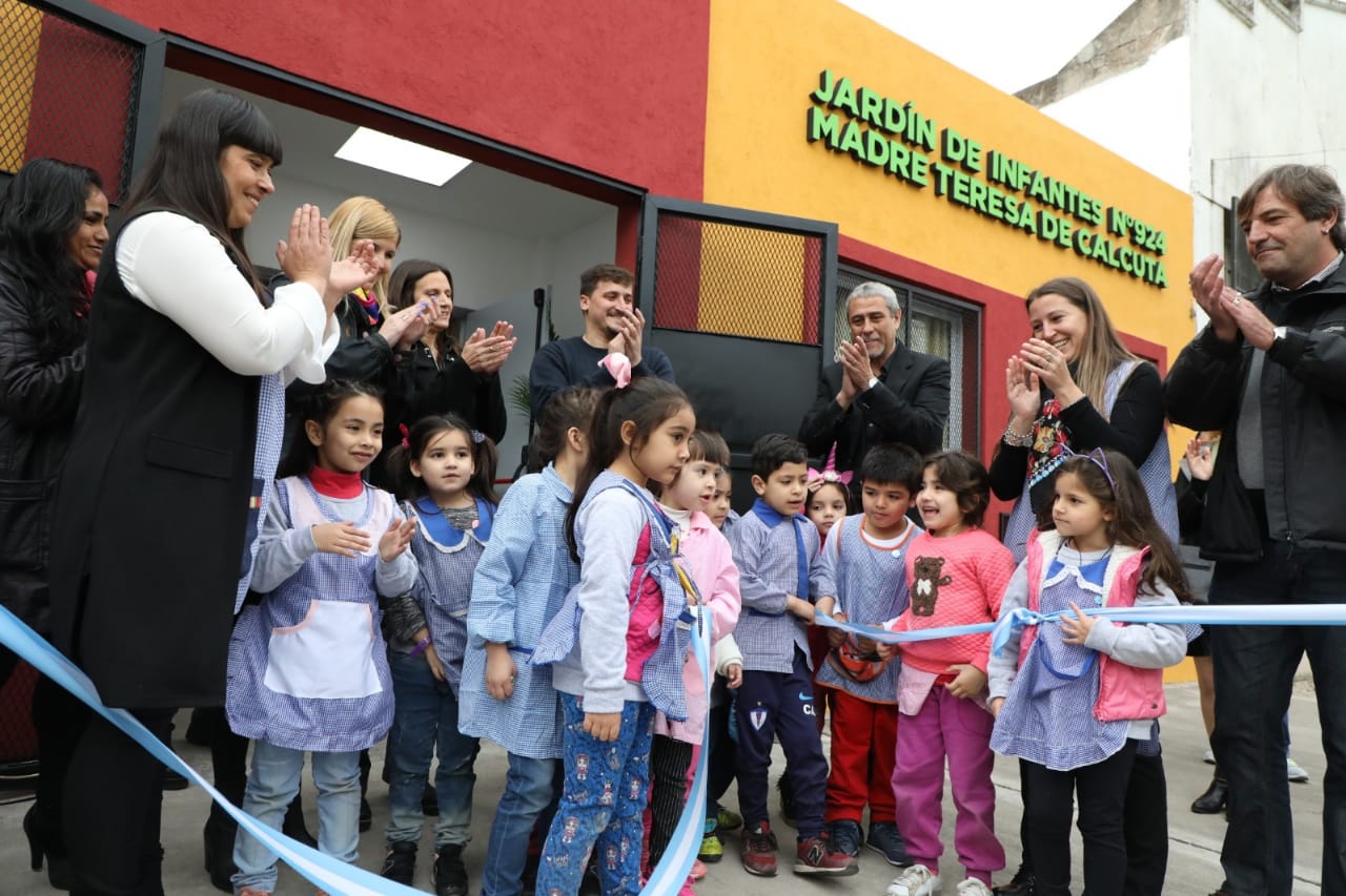 Ferraresi inauguró el nuevo edificio del Jardín de Infantes N° 924