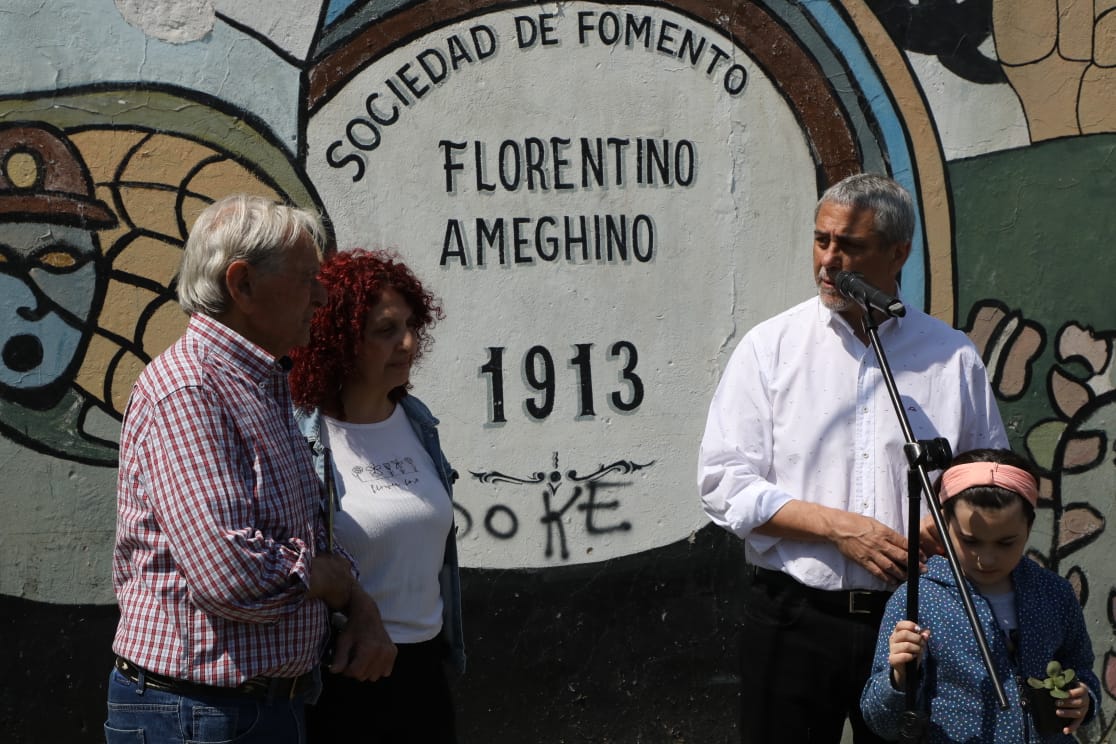 Ferraresi visitó la Sociedad de Fomento “Florentino Ameghino” que cumplió 106 años