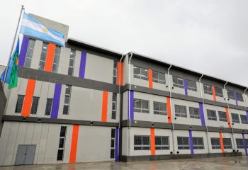 Ferraresi inauguró el edificio municipal para la primera escuela secundaria unificada de Dock Sud