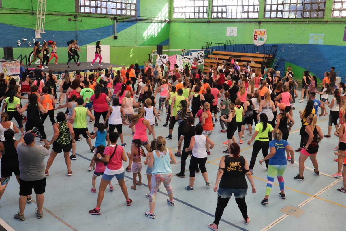 Zumbathon Solidario en el Polideportivo Gatica