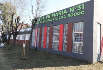 Ferraresi y Kicillof inauguraron el edificio de la Primaria 31, en Dock Sud