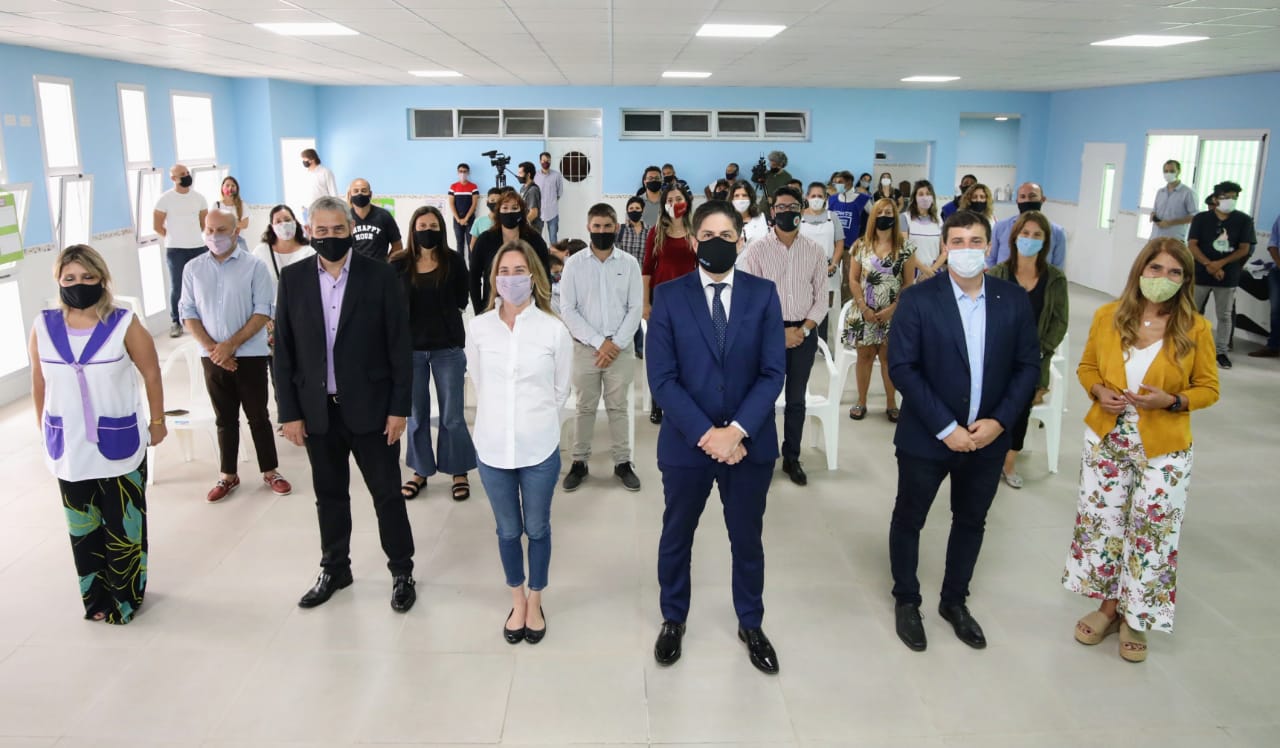 Los ministros Ferraresi y Trotta, junto a la directora de Educación, Agustina Vila, inauguraron obras en la Primaria N° 15 de Sarandí