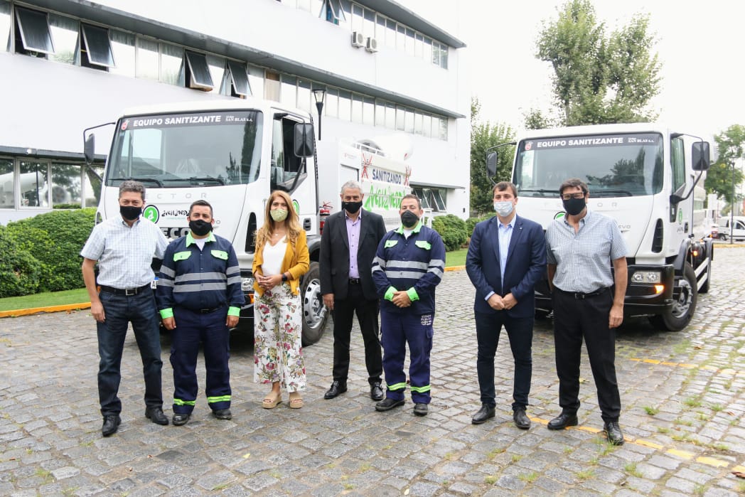 La Municipalidad adquirió dos camiones con equipos sanitizantes y fumigadores