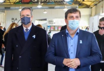 Alejo Chornobroff y Tristán Bauer visitaron vacunatorios de Avellaneda donde se realizaron muestras artísticas