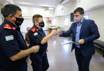 En el Día Nacional de los Bomberos Voluntarios, el intendente Chornobroff entregó subsidios a los cuarteles de Avellaneda
