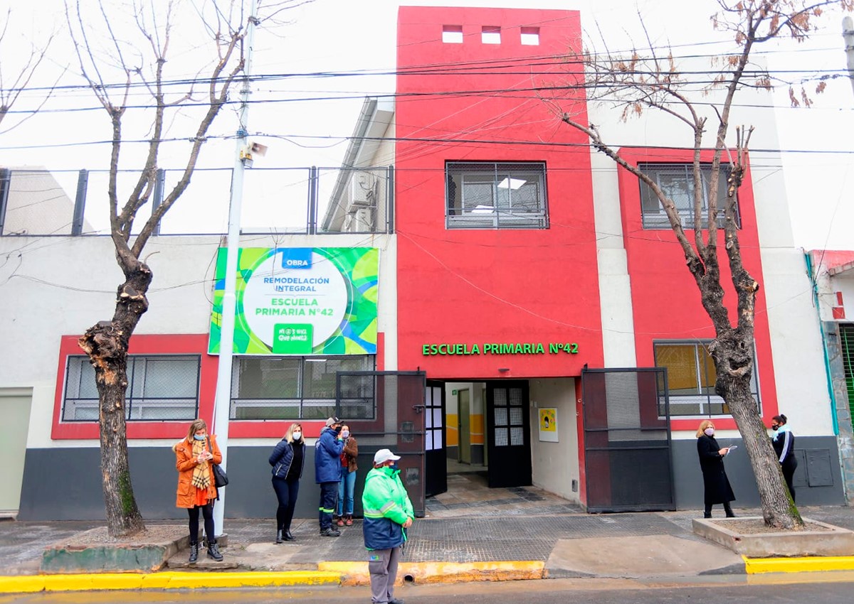 Los ministros Trotta y Ferraresi inauguraron obras en dos escuelas de Avellaneda