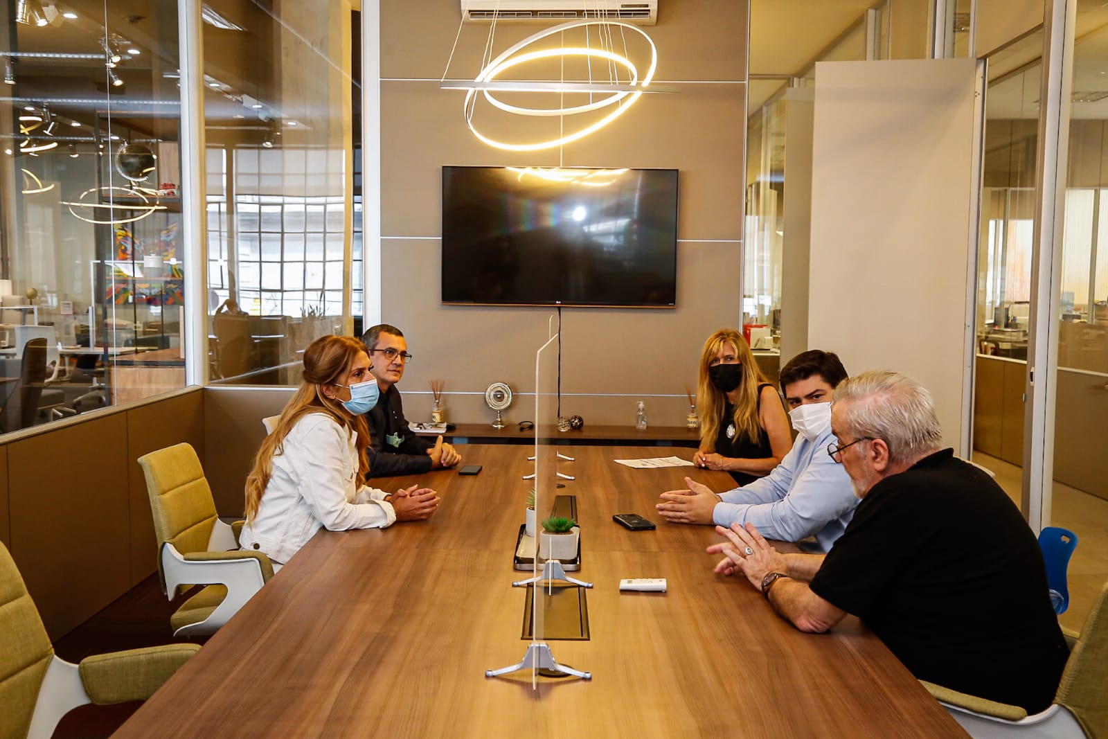 Magdalena Sierra visitó la planta del Grupo a2 en Avellaneda