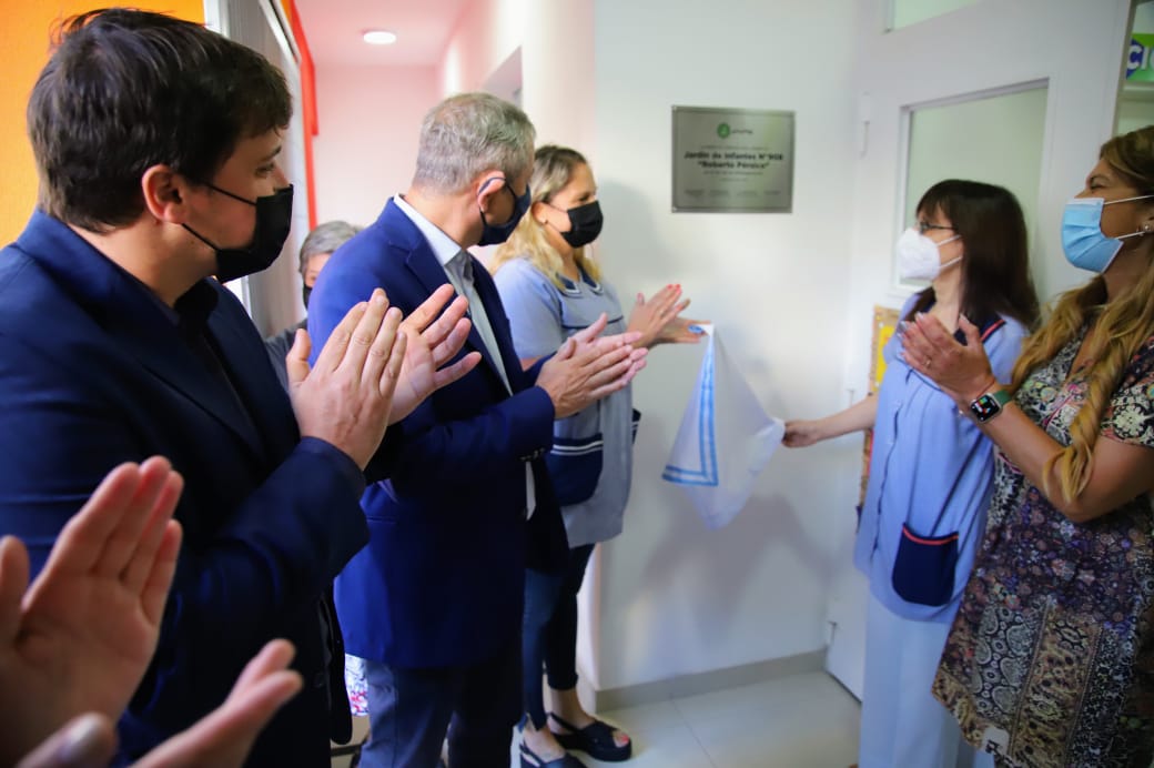 El ministro Ferraresi, Alejo Chornobroff y Magdalena Sierra inauguraron obras en el Jardín de Infantes N° 908