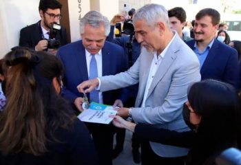 El presidente Fernández y el ministro Ferraresi entregaron viviendas en el Barrio Azul de Wilde