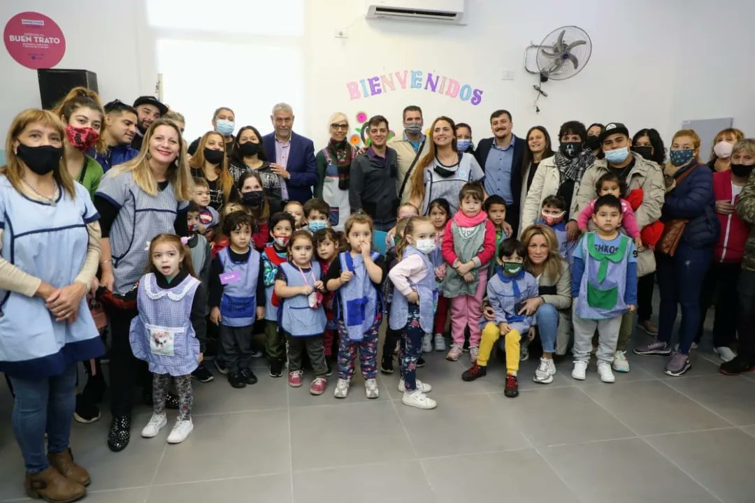 Ferraresi y Chornobroff inauguraron las reformas edilicias en el Jardín de Infantes Nº 917 en Piñeiro