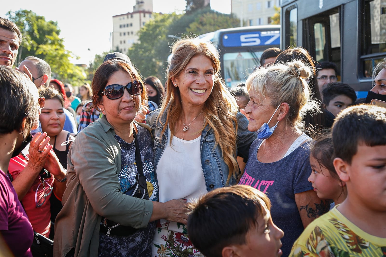 Magdalena Sierra inauguró el nuevo ramal de la línea 570