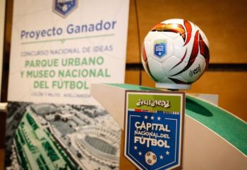 El ministro Ferraresi, junto con Chornobroff y Sierra entregaron premios a los proyectos del Museo Nacional del Fútbol