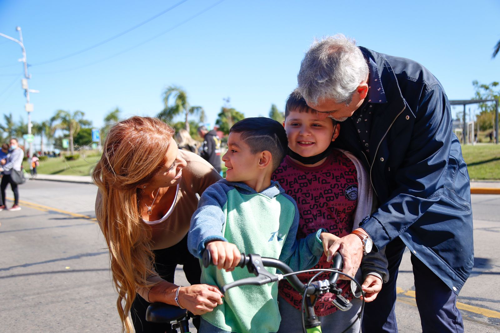 El ministro Ferraresi y Magdalena Sierra entregaron más de 1200 bicicletas a niñxs  de las escuelas públicas de Avellaneda