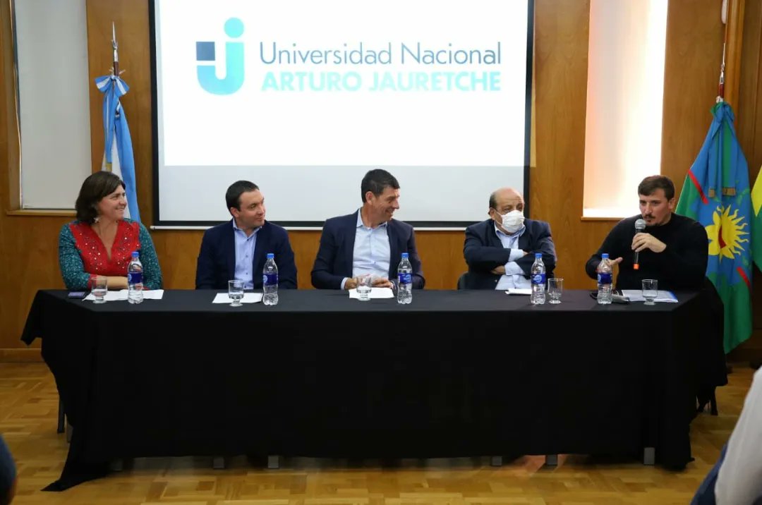 El intendente Chornobroff participó de un panel sobre gobiernos locales