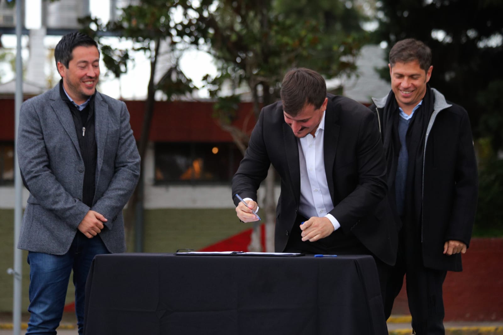 El intendente Chornobroff firmó un convenio con el gobernador Kicillof para realizar obras de pavimento