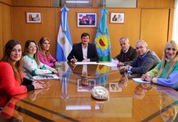 Avellaneda suscribió un convenio con la Secretaría Nacional de Niñez, Adolescencia y Familia