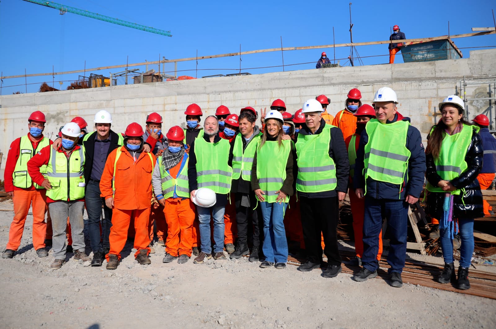 El gobernador Axel Kicillof supervisó los avances de la obra del Sistema Riachuelo en Dock Sud