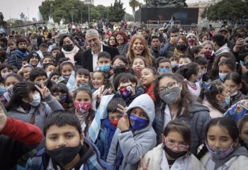 Alumnxs de 4to grado de 14 escuelas de Avellaneda prometieron Lealtad a la Bandera en el Centro Cultural Kirchner