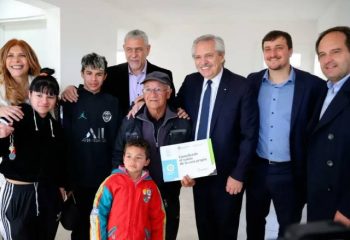 El presidente Alberto Fernández entregó viviendas y créditos en Avellaneda
