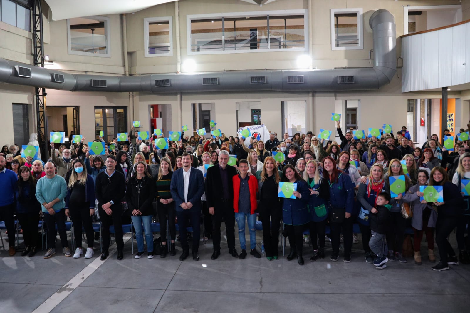 Avellaneda sigue entregando subsidios con el programa Haciendo Escuela