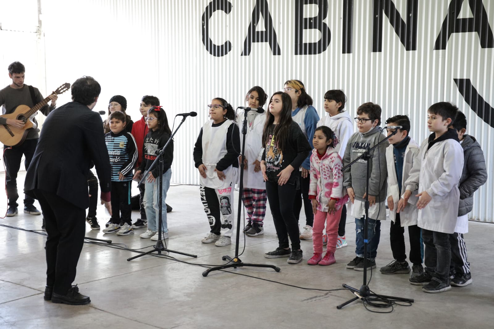 Jorge Ferraresi visitó la Feria Regional de Educación, Artes, Ciencias y Tecnologías en La Estación