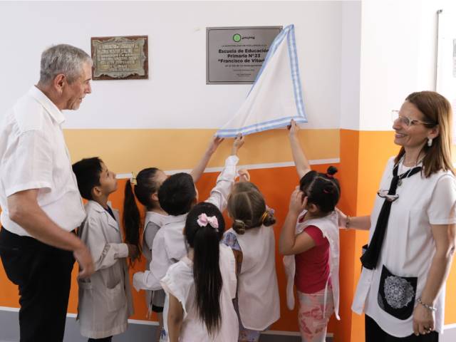 Jorge Ferraresi inauguró obras en la escuela primaria N°23