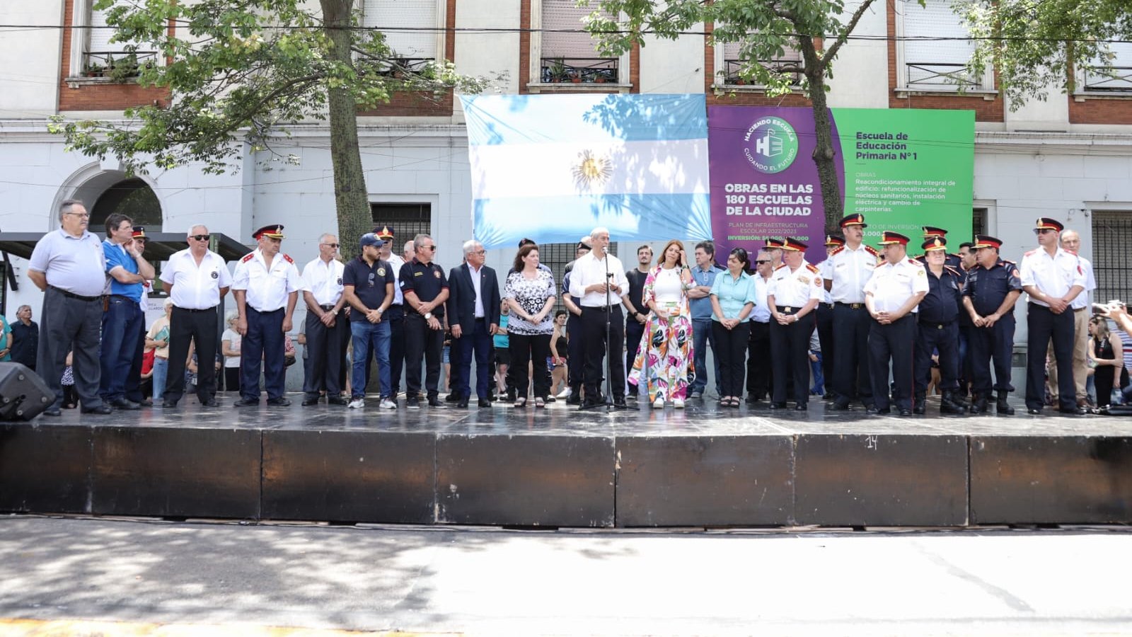 Avellaneda homenajeó a los Bomberos Voluntarios con un gran desfile popular