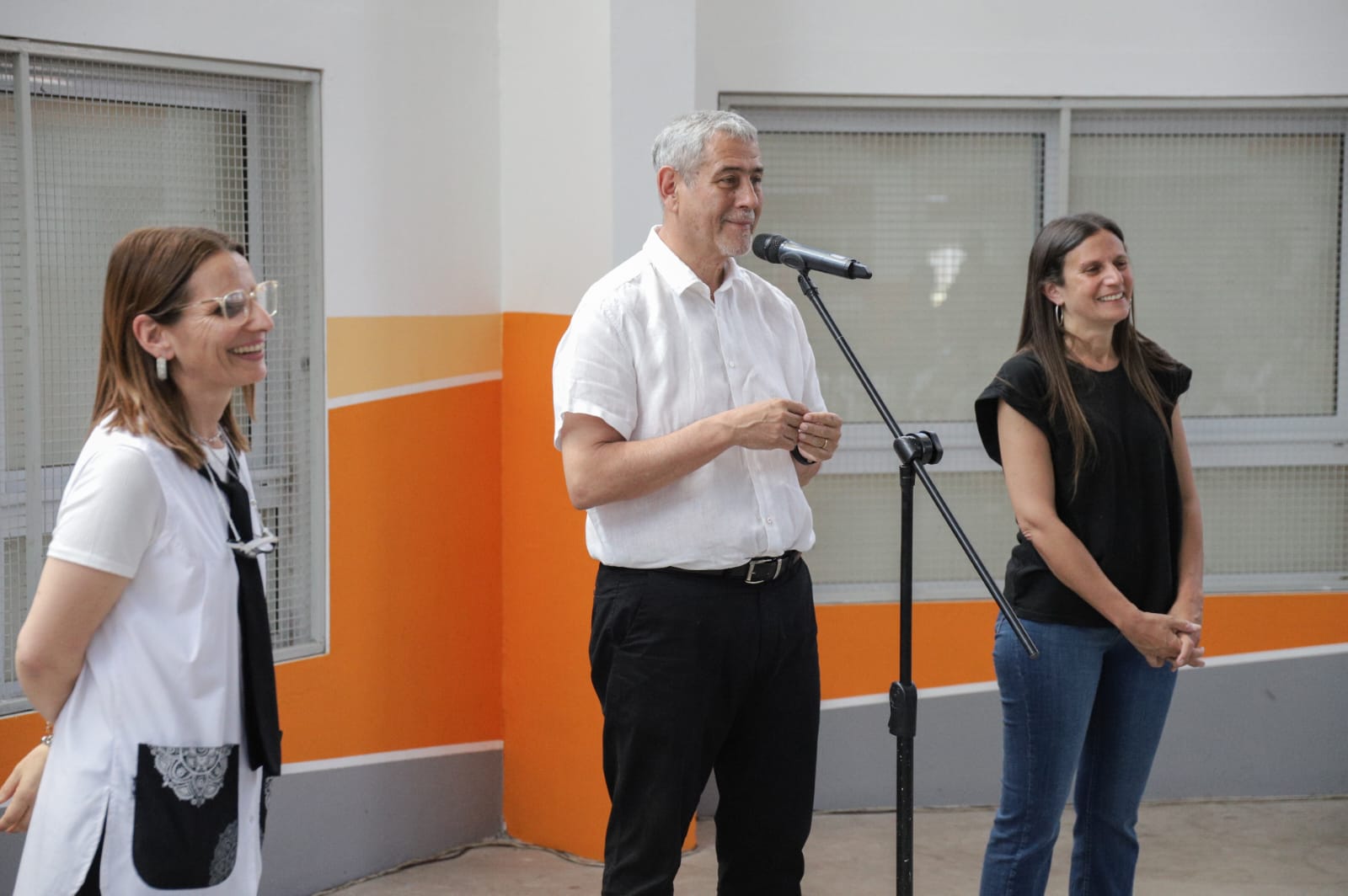 Jorge Ferraresi inauguró obras en la escuela primaria N°23