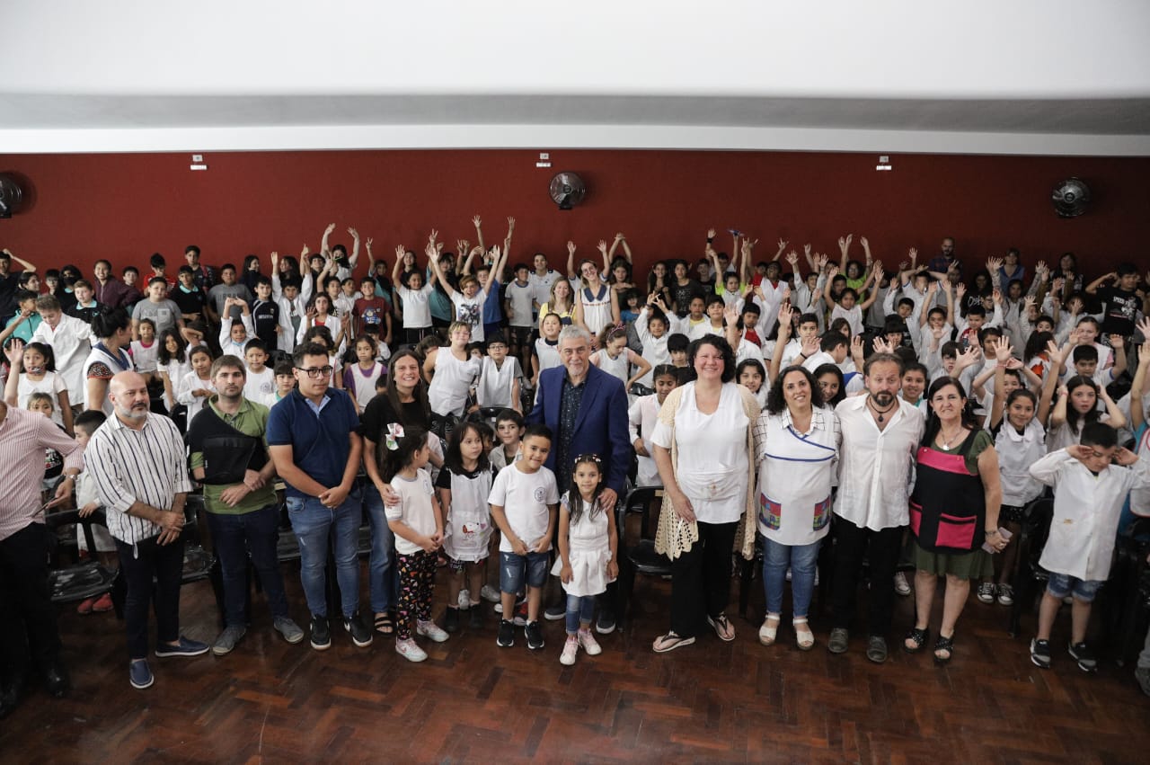 Ferraresi inauguró obras de remodelación integral en la Primaria Nº 28