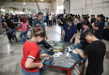 Jorge Ferraresi visitó la «Expo Escuelas Técnicas 2022»