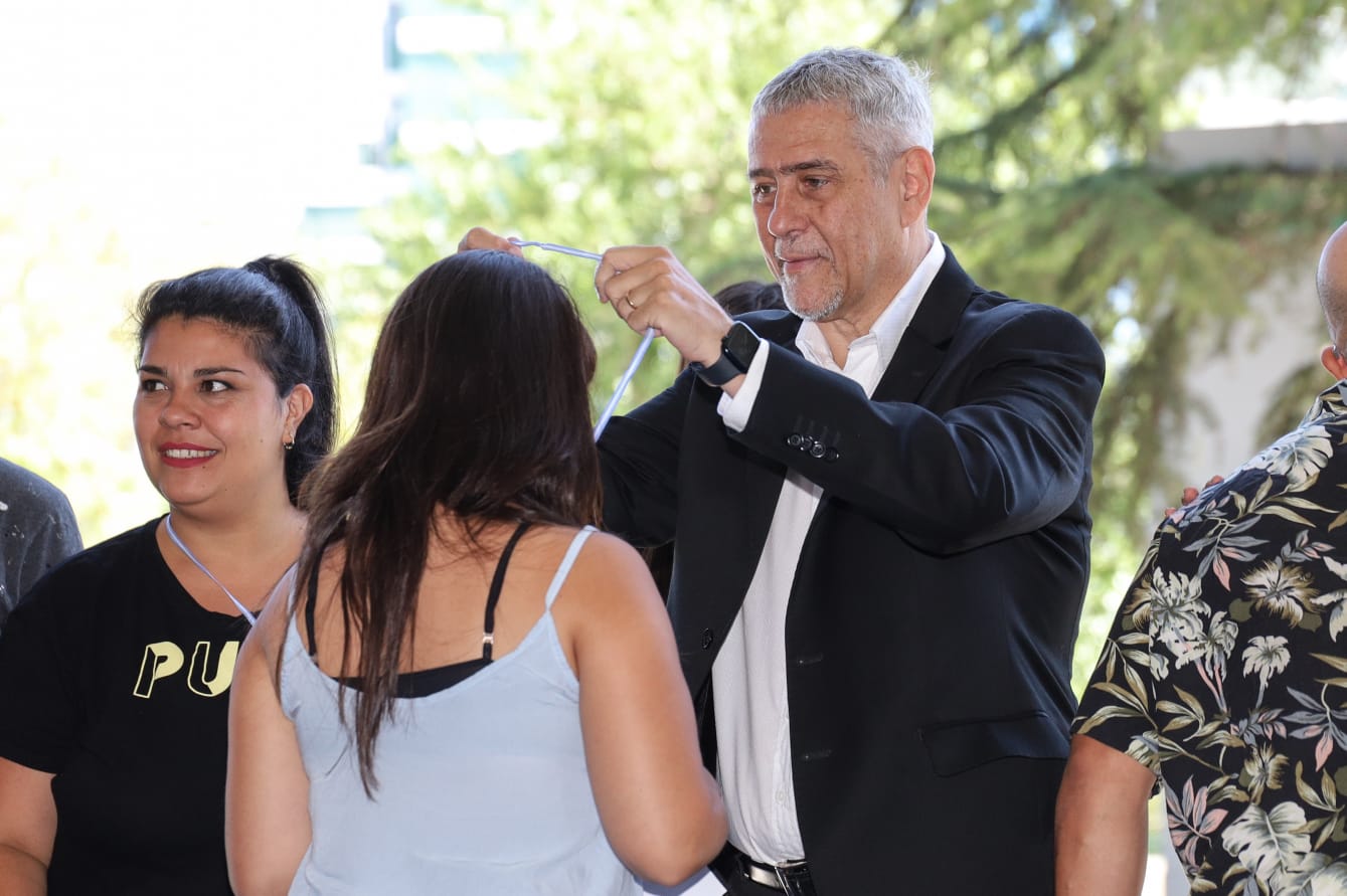 Jorge Ferraresi y Magdalena Sierra entregaron medallas y diplomas a lxs egresadxs del FINES