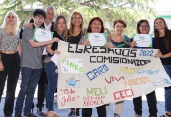 Jorge Ferraresi y Magdalena Sierra entregaron medallas y diplomas a lxs egresadxs del FINES