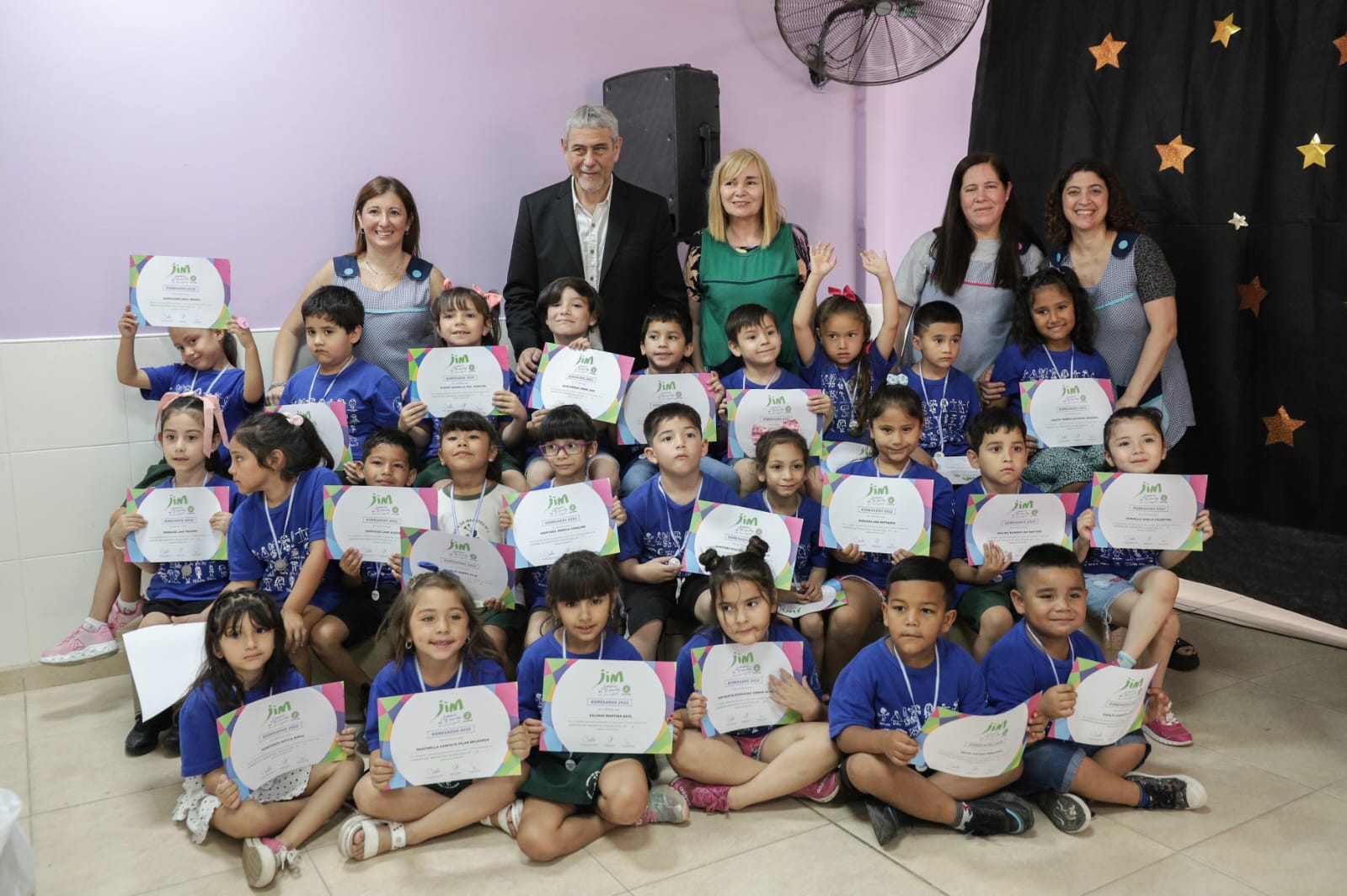 Comenzó la entrega de medallas y diplomas a los egresaditxs de los jardines de infantes municipales