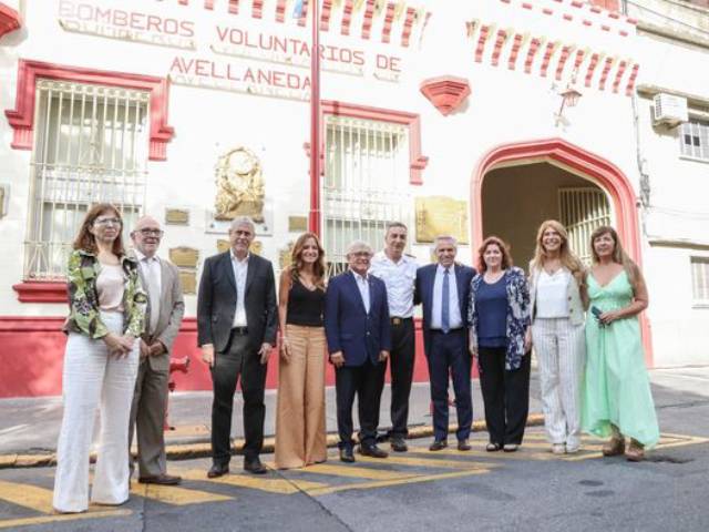 En Avellaneda, Alberto Fernández lanzó el Seguro Nacional de Bomberos Voluntarios
