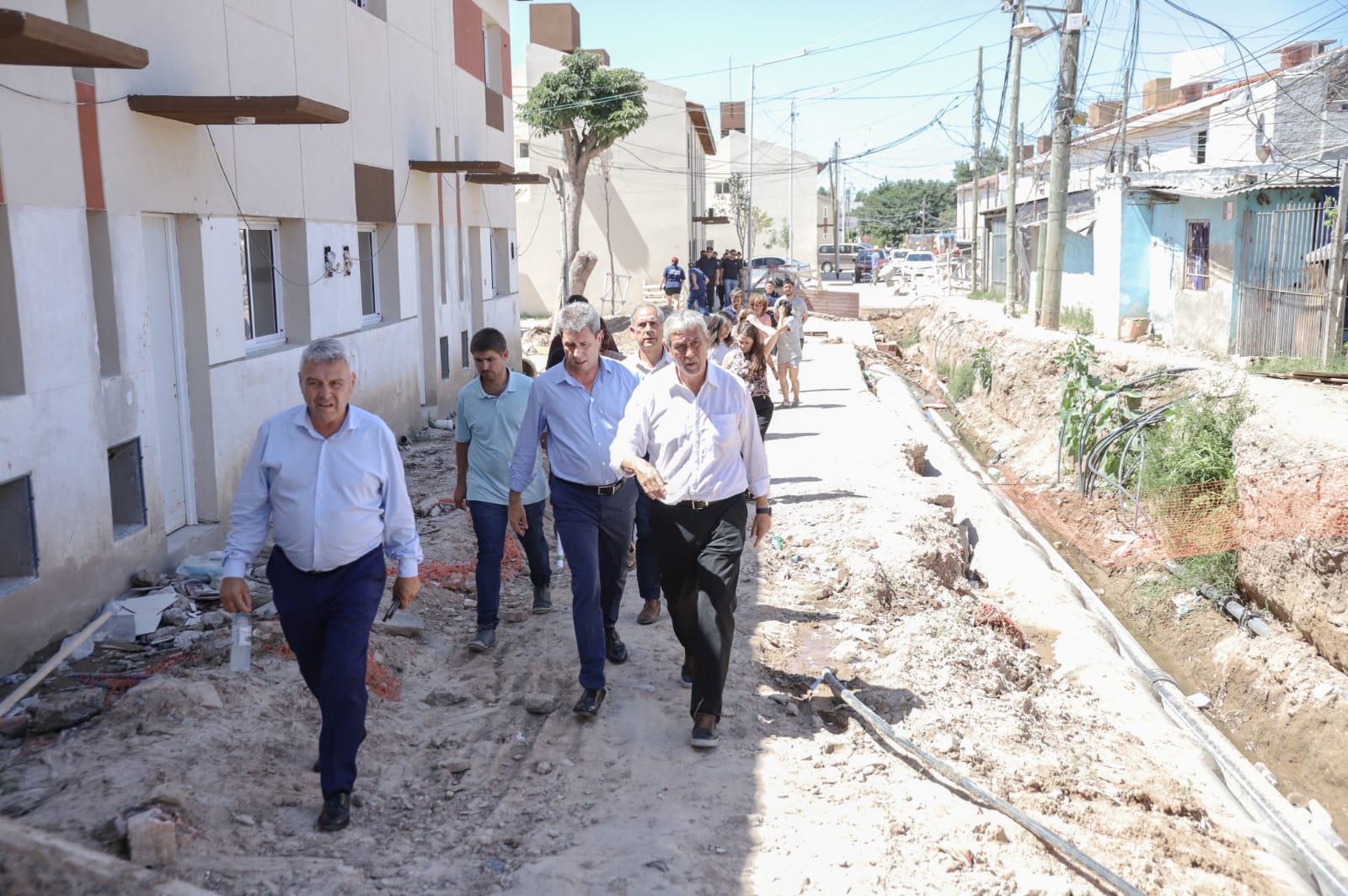 El gobernador Sergio Uñac visitó obras de urbanización en Avellaneda junto al intendente Ferraresi