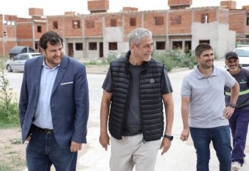 Ferraresi recorrió obras junto al presidente del Consejo Nacional de la Vivienda