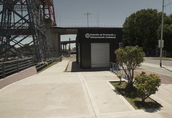 Avanza la instalación de Estaciones de Promoción e Interpretación Ambiental a orillas del Riachuelo