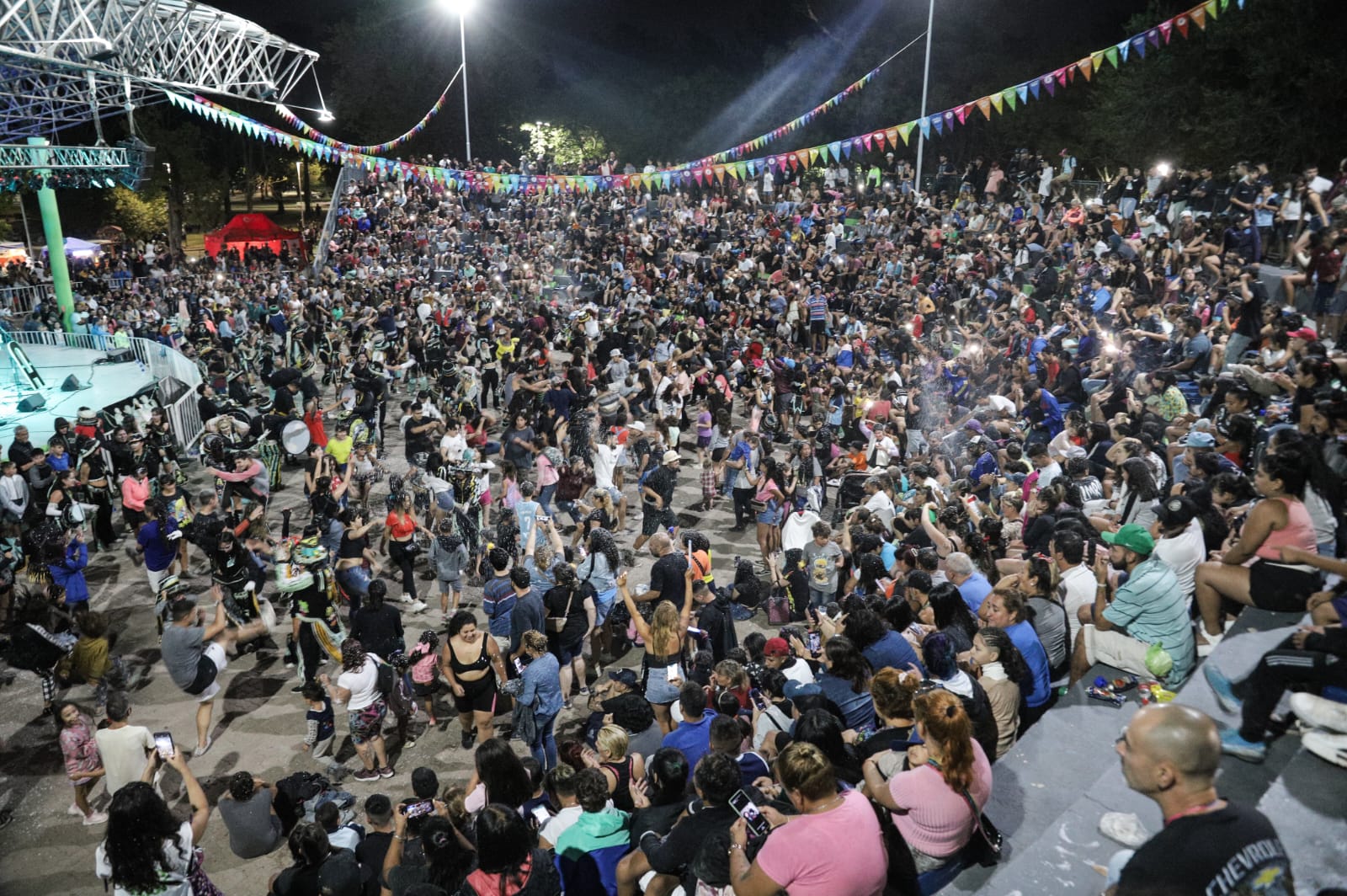 Multitudinaria celebración de los Carnavales en Avellaneda