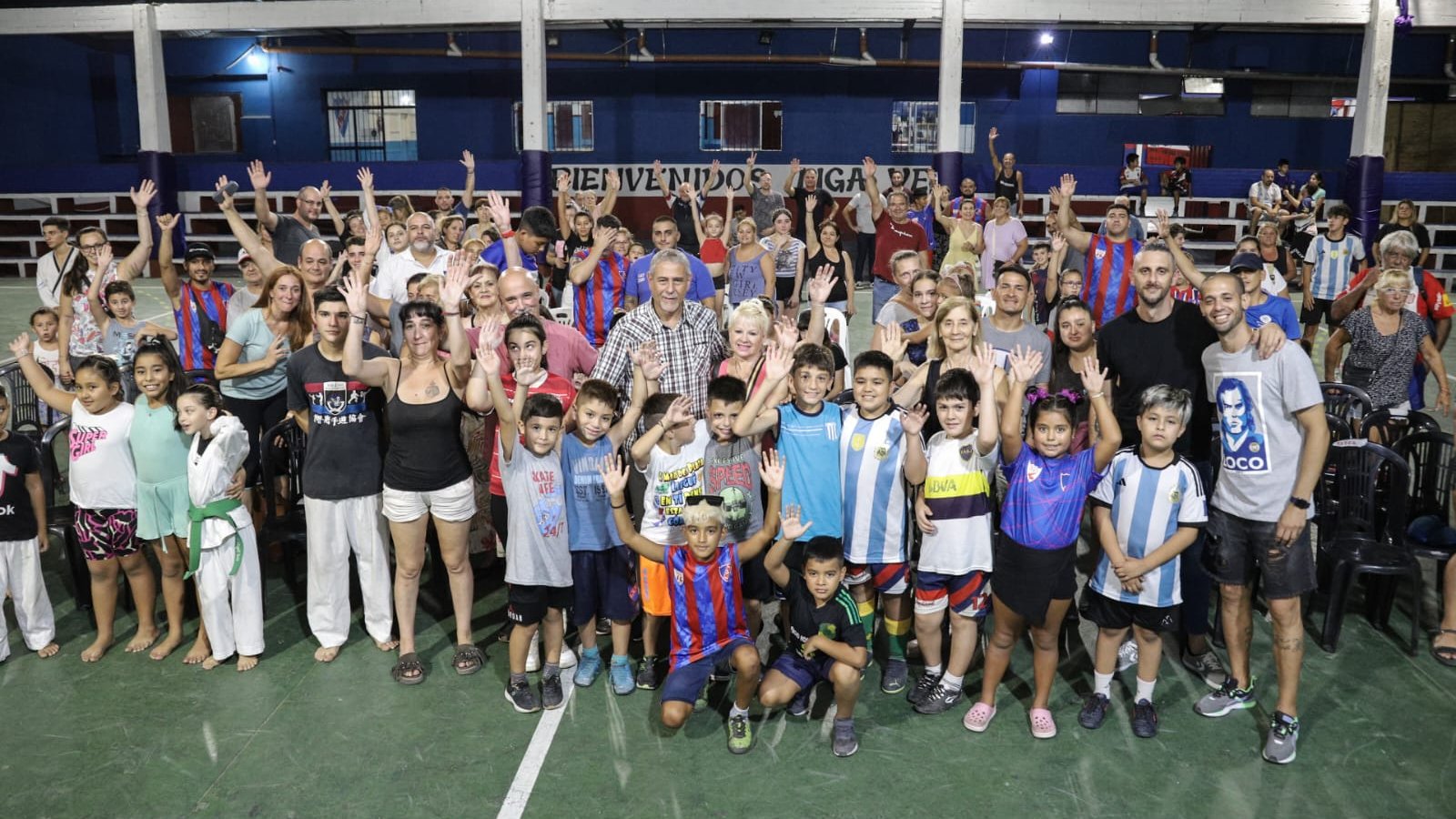 El intendente Ferraresi inauguró obras en dos clubes de Wilde