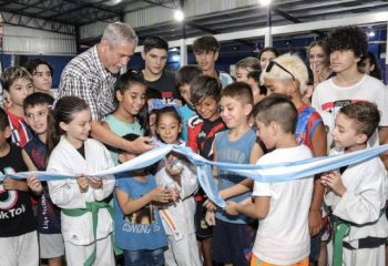 El intendente Ferraresi inauguró obras en dos clubes de Wilde