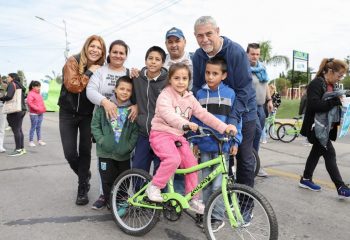 Por el programa municipal «Tu primera bici», 1500 chicos y chicas de Avellaneda recibieron sus rodados